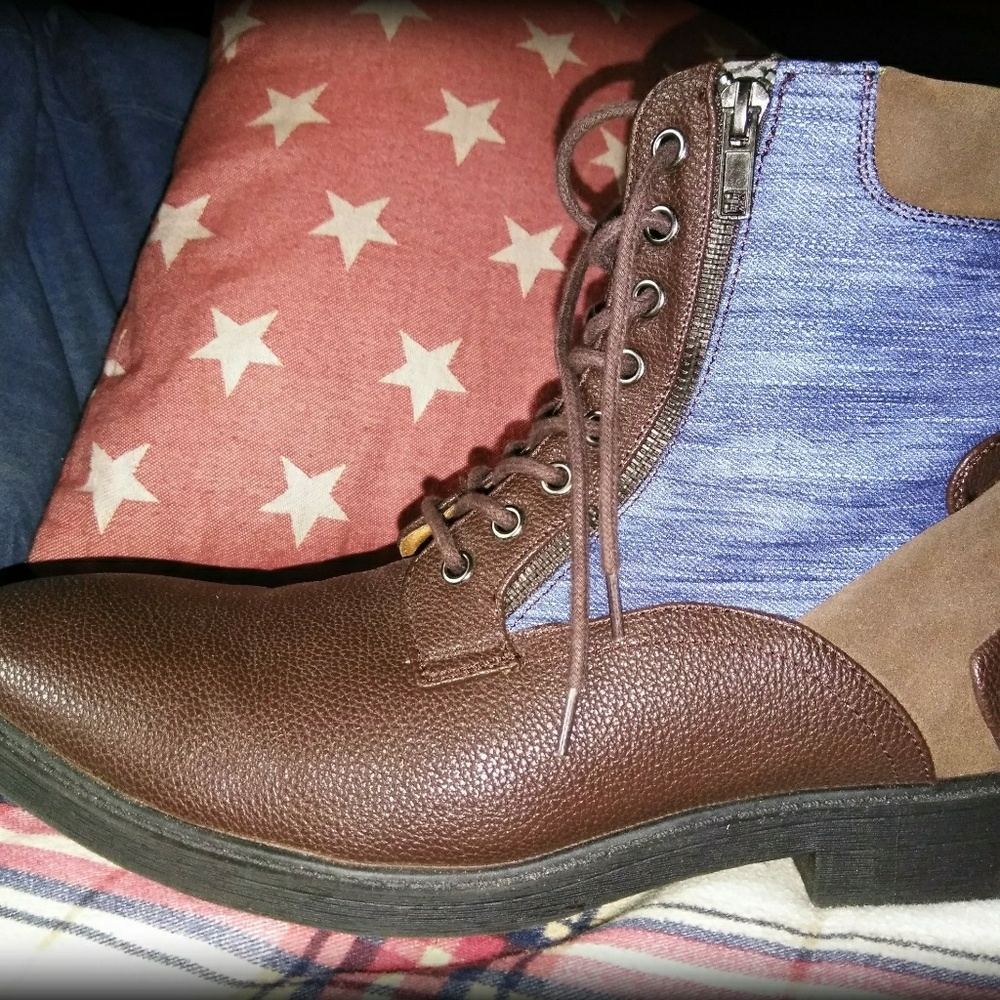 Guess Boot Shoes - Picture 2 of 5